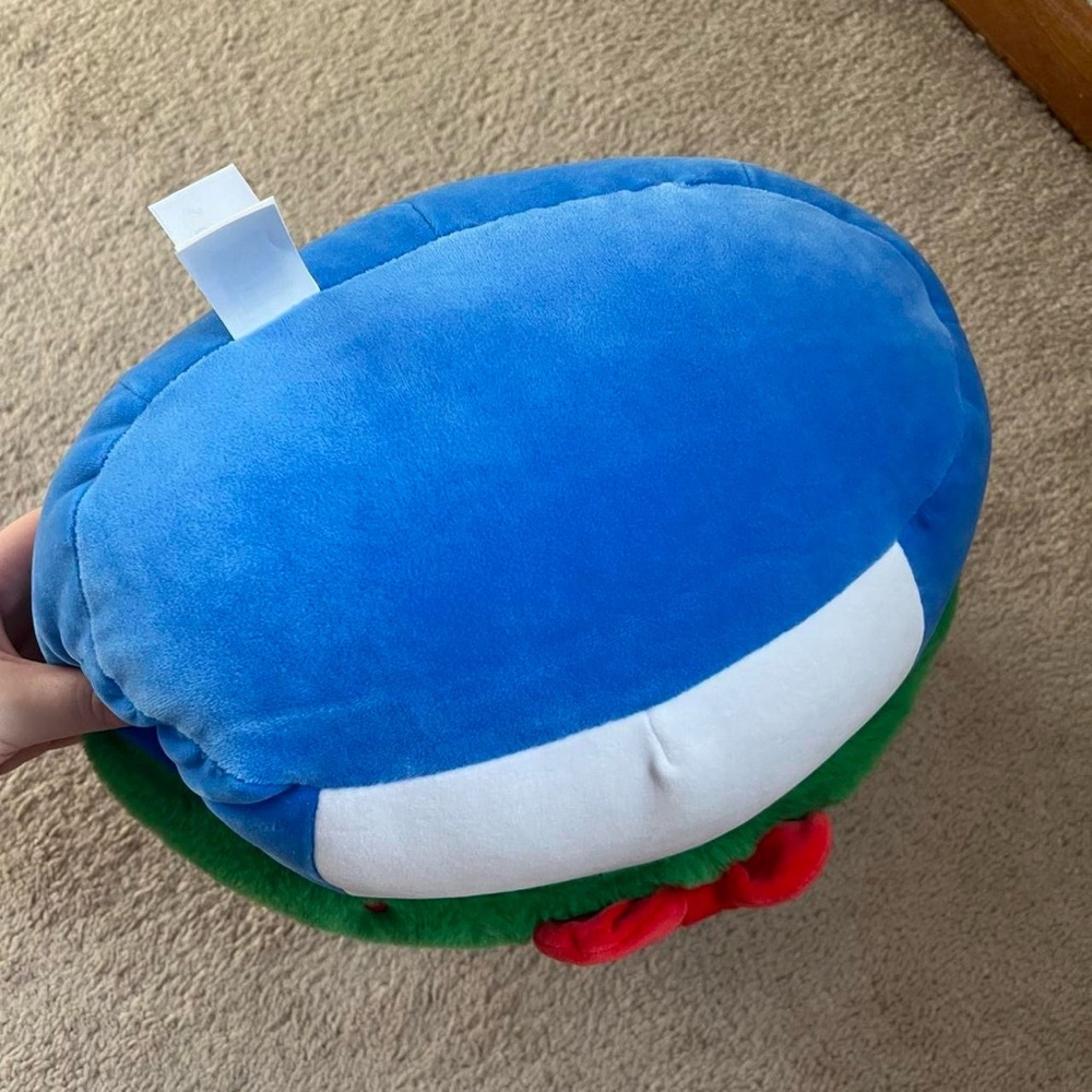 Puff the penguin Christmas Squishmallow - Picture 4 of 7